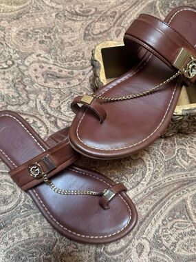 Guess Brown Leather Toe-Ring Sandals with Gold Chain Detail